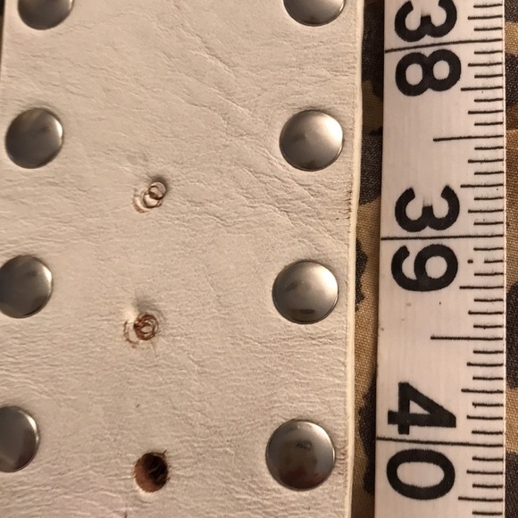 Calvin Klein size XL white studded leather wide belt with silver detail - Picture 13 of 15